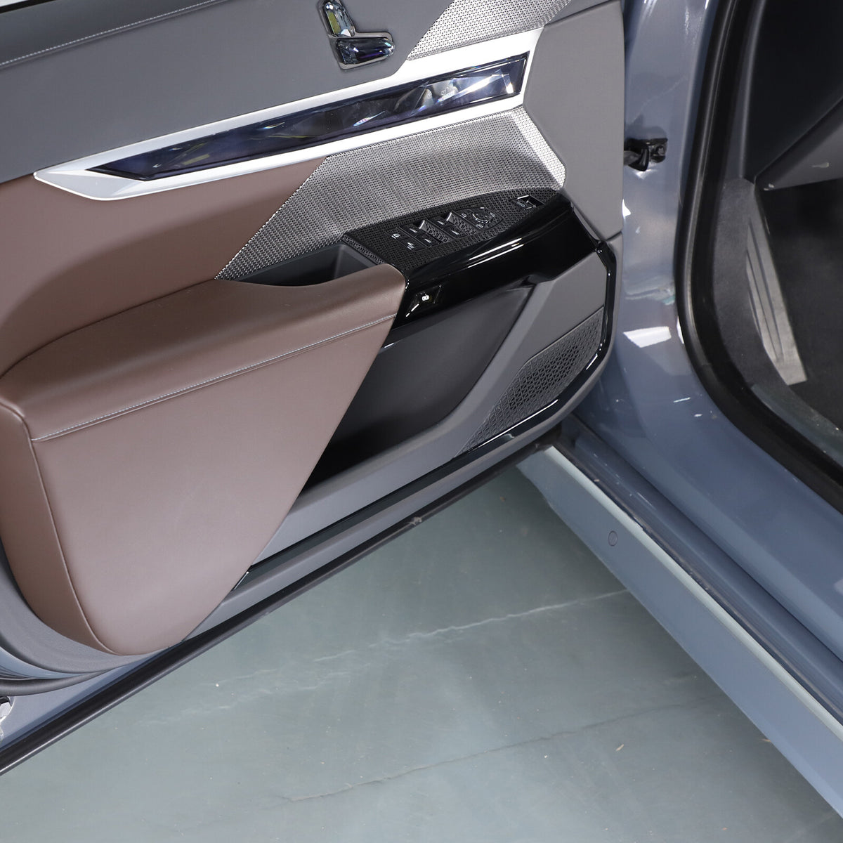 Glossy Black Inner door Armrest panel Trim Cover For BMW 7 Series G70 2023-2025 19
