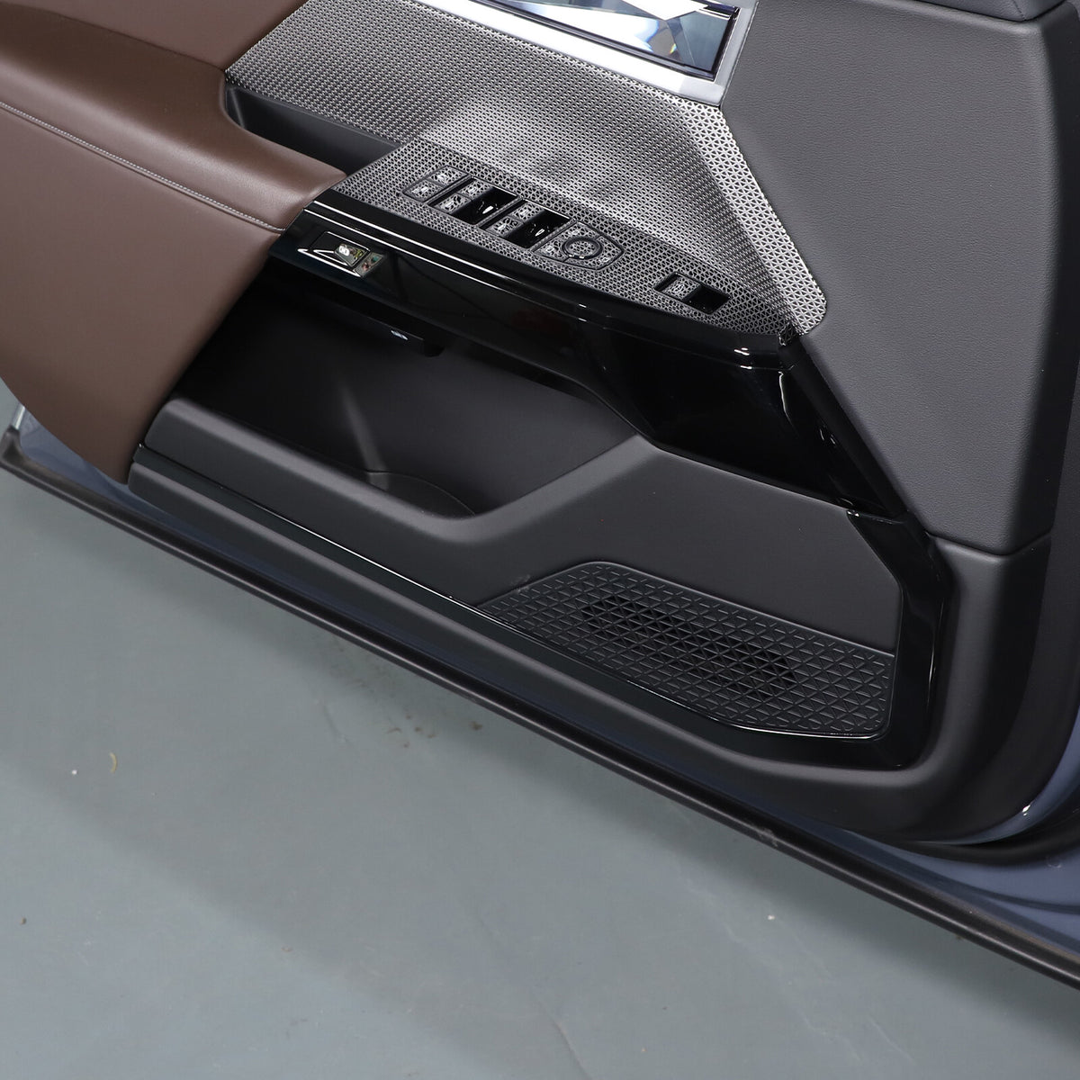 Glossy Black Inner door Armrest panel Trim Cover For BMW 7 Series G70 2023-2025 18