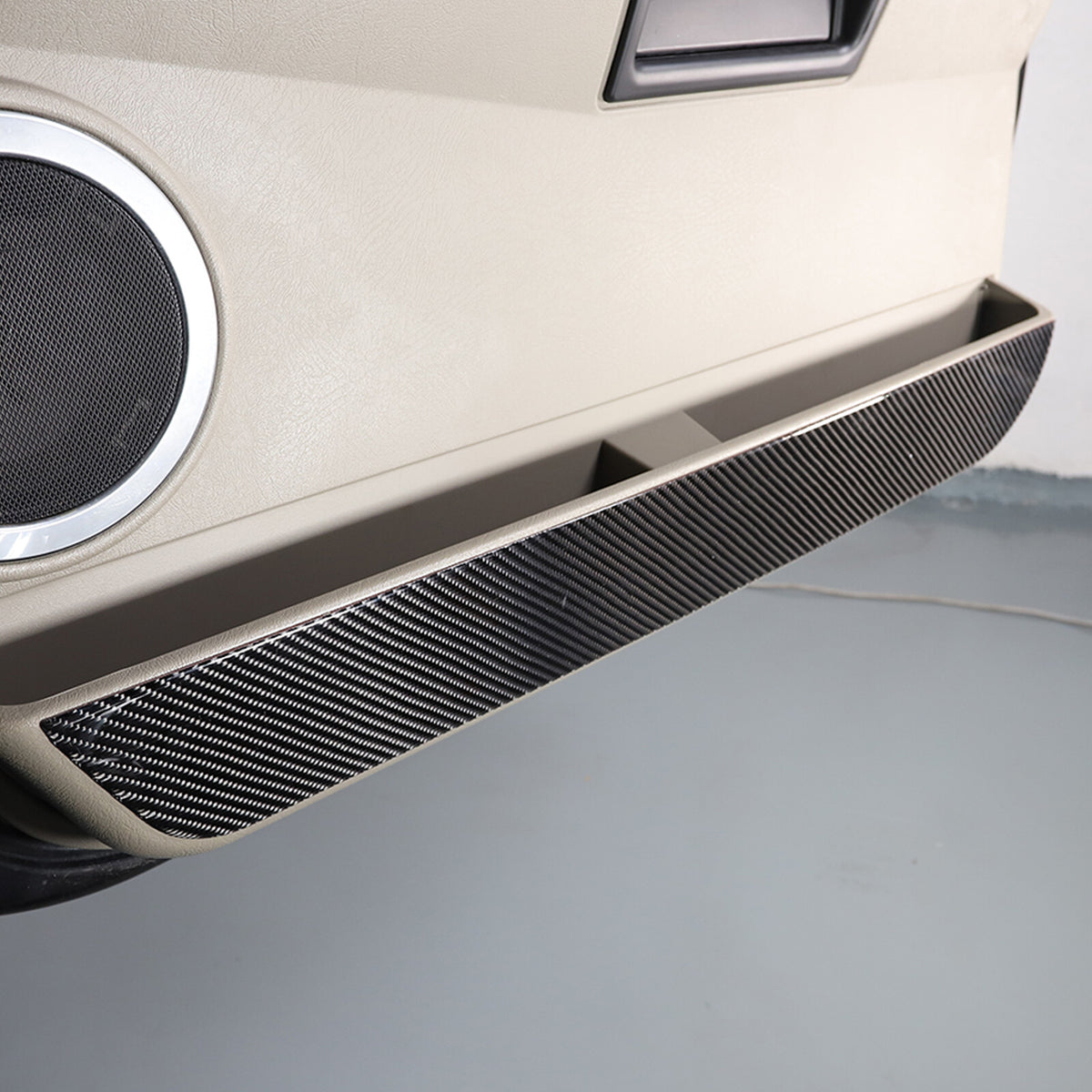 Carbon fiber Door Bottom Anti-Kick Trim Sticker For Hummer H2 2003-09 1