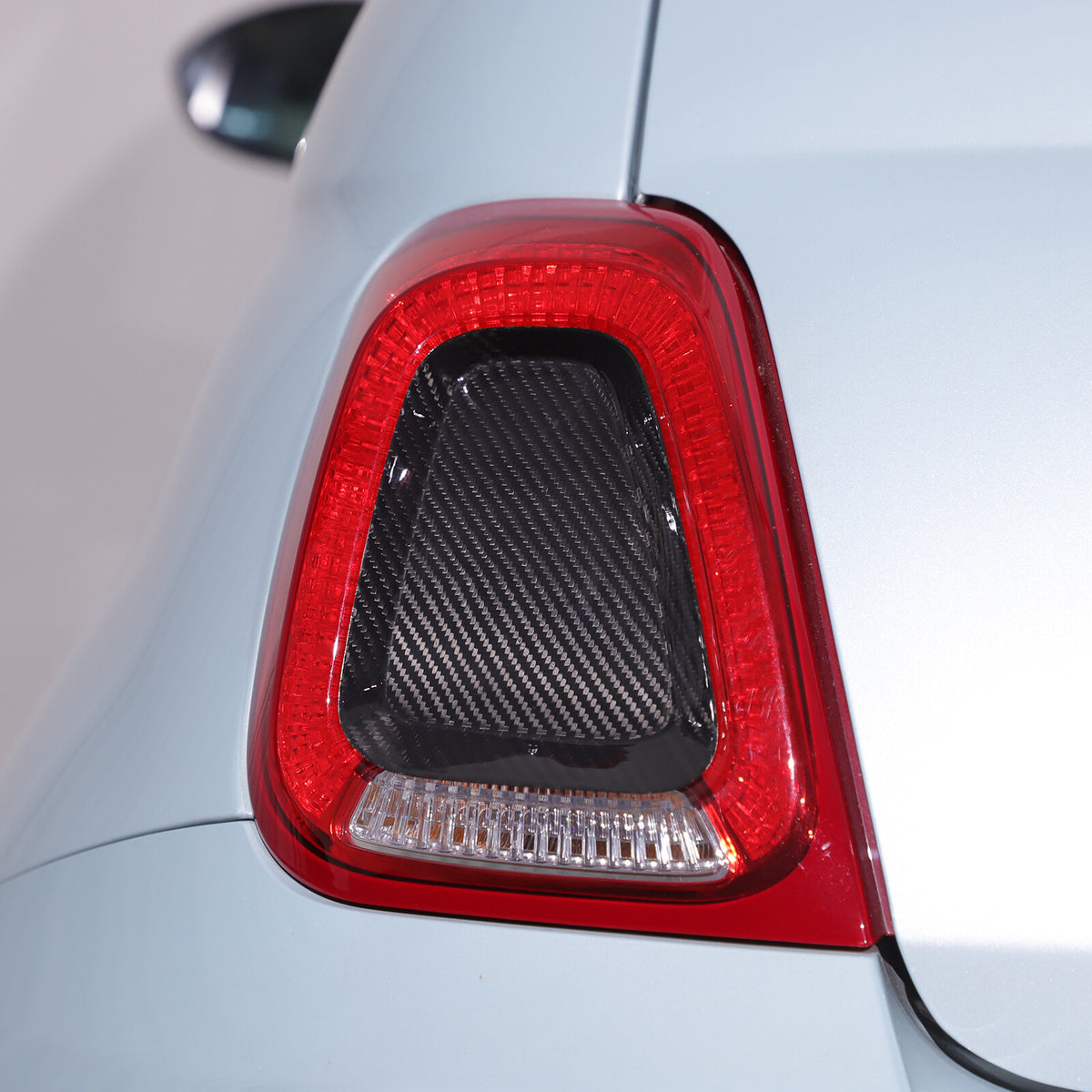 Real Carbon Fiber Rear Tail Light Panel Trim for Fiat 500 Abarth 595 695 16+ 9