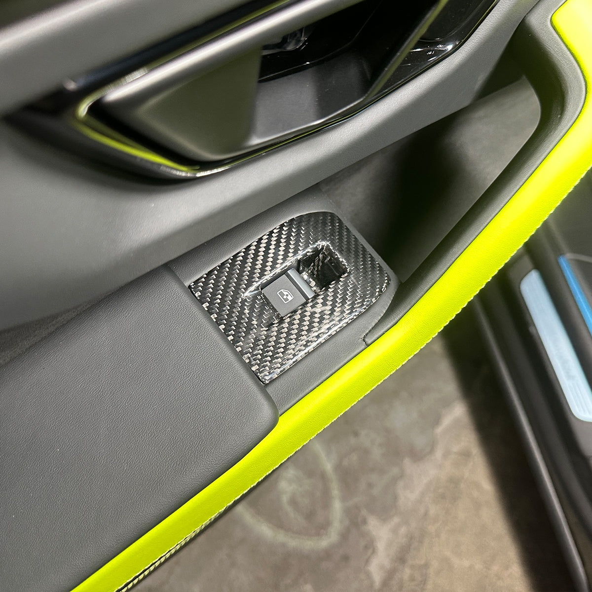 Real Carbon Fiber Window Lift Switch Panel Trim For Lamborghini URUS/SE 18-21 US 14