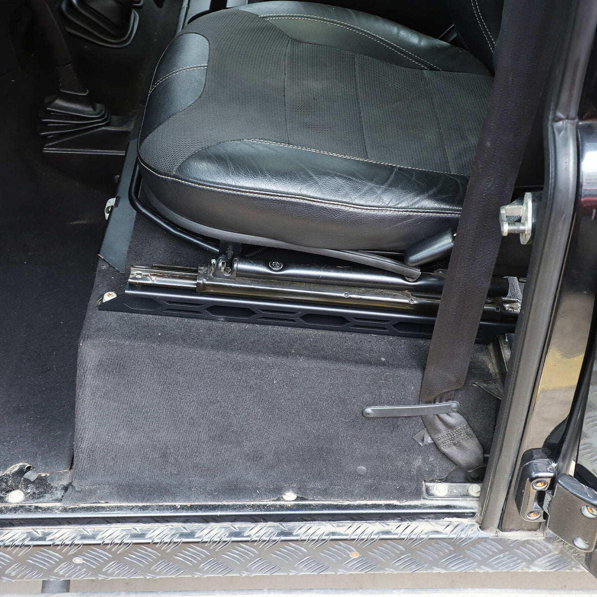 Black Steel Front Seat Adjustment Bracket Trim For LR Defender L316 2004-2018 19