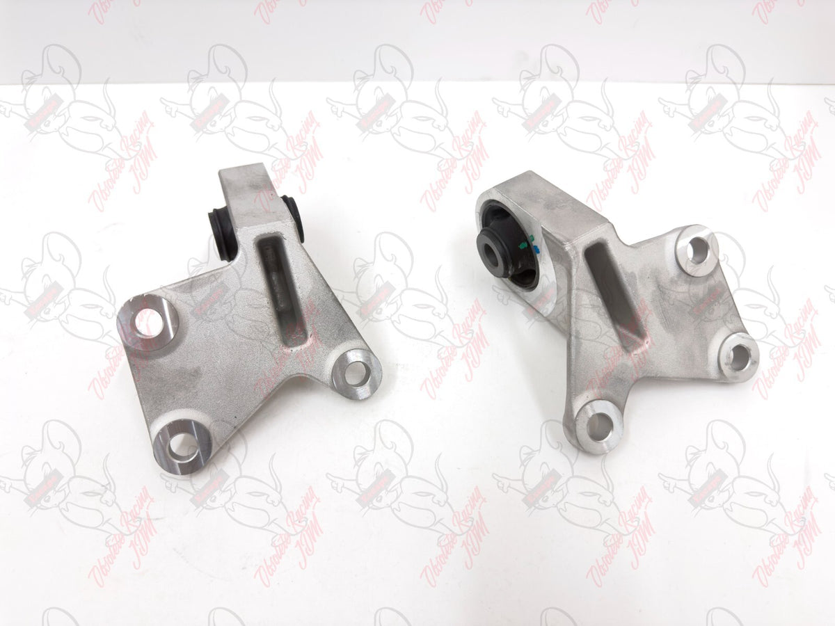 Mitsubishi OEM Rear differential bracket Left & Right Set 3517A073 3517A074 6