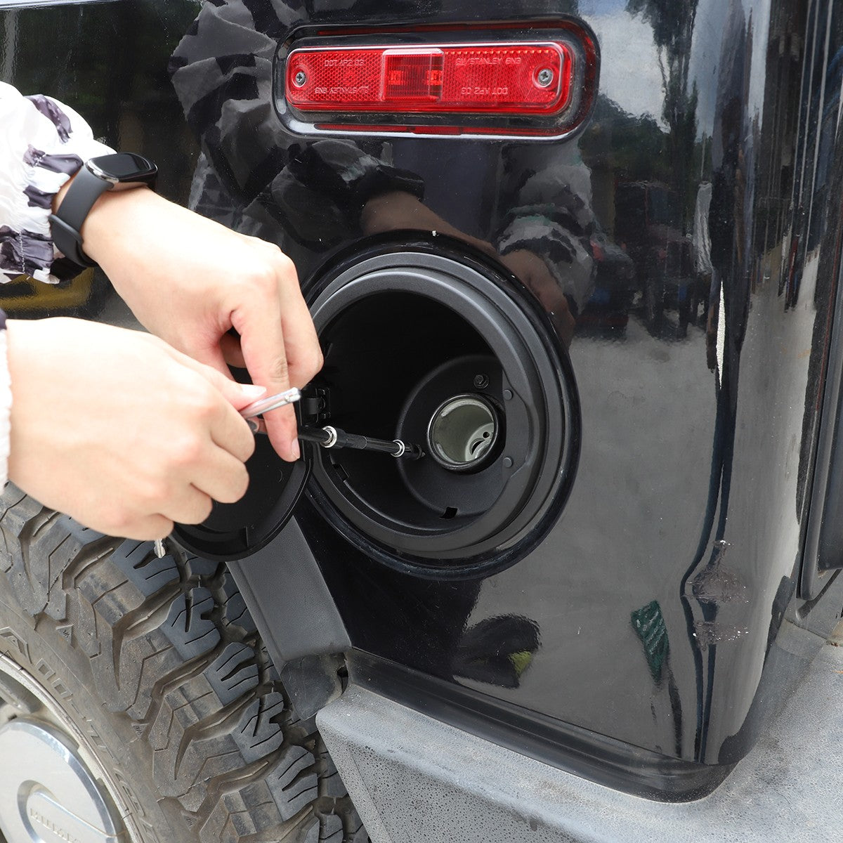 For Hummer H2 2003-2009 Black Locking Fuel Door Gas Tank Cap Cover Aluminum US 22