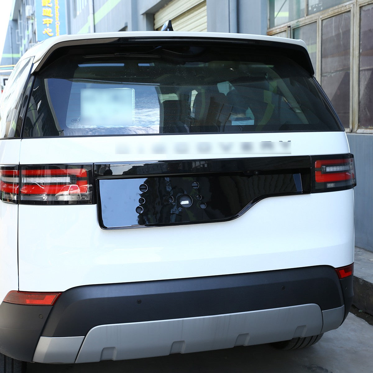 Glossy Piano Black Rear License Plate Base Trim For LR5 Discovery 5 L462 17+ US 7