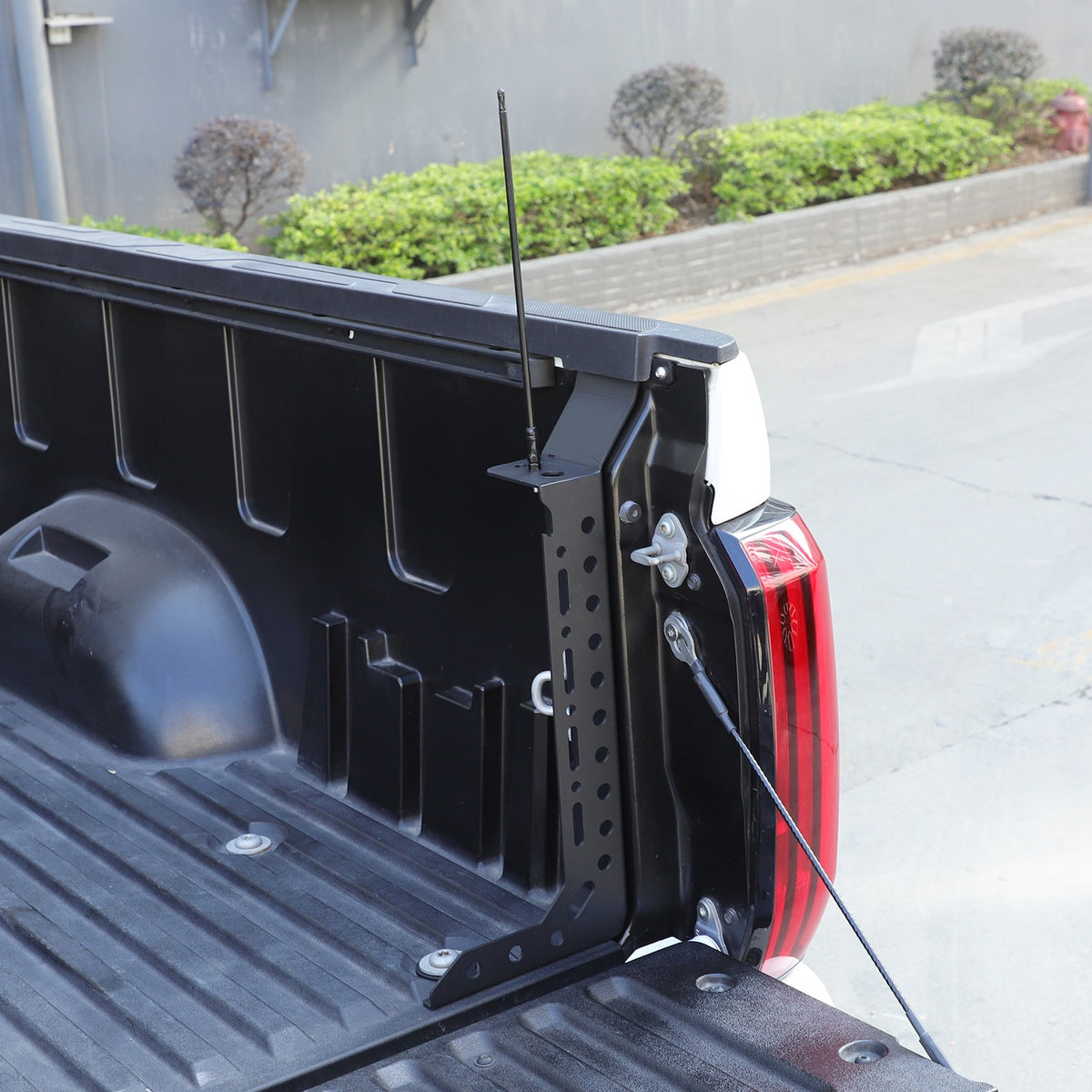 Black Steel L-Shaped Truck Bed Reinforcement Bracket For Toyota Tundra 2022+ 1