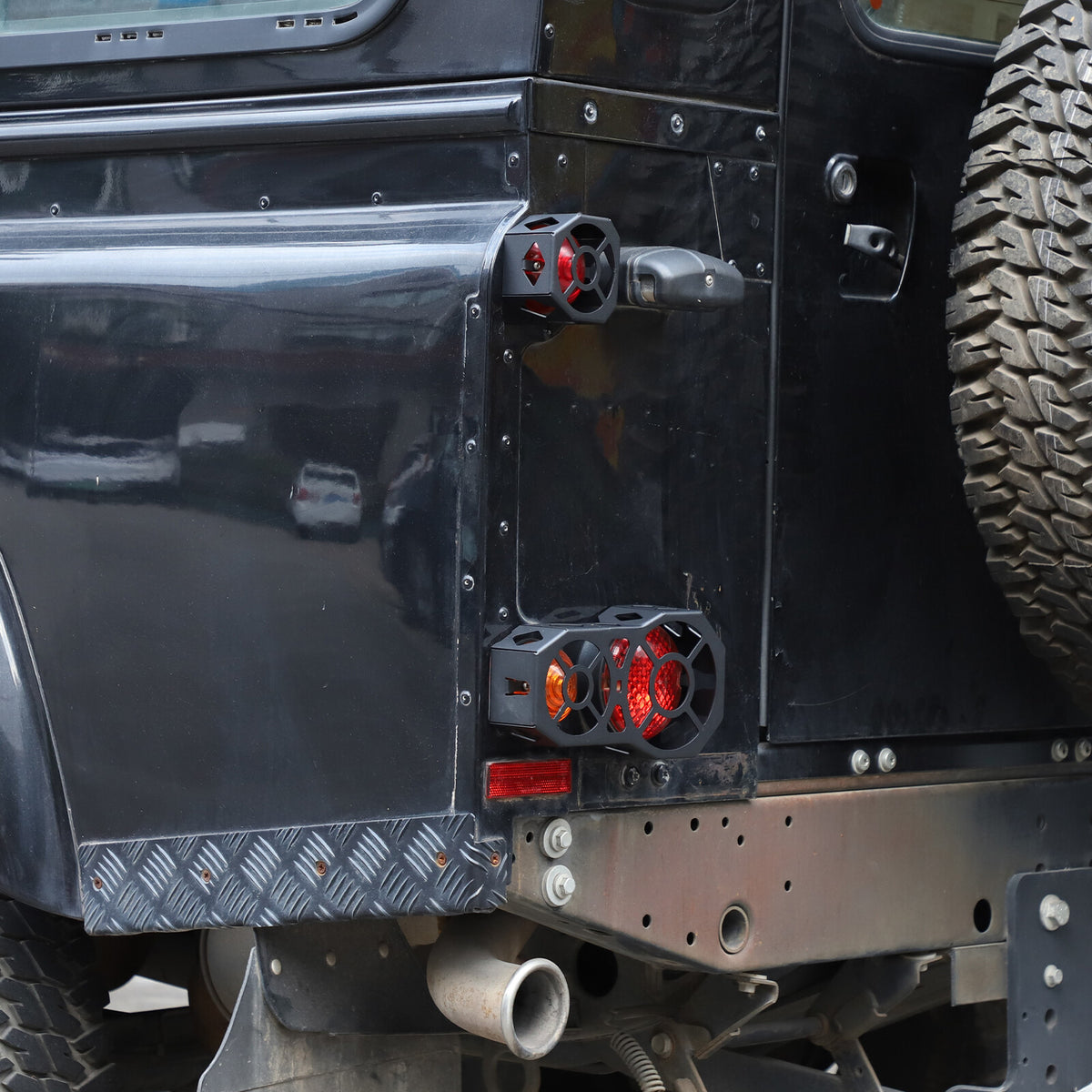 Steel Rear Tail light lamp Cover trim For For Land Rover Defender L316 2004-19 3