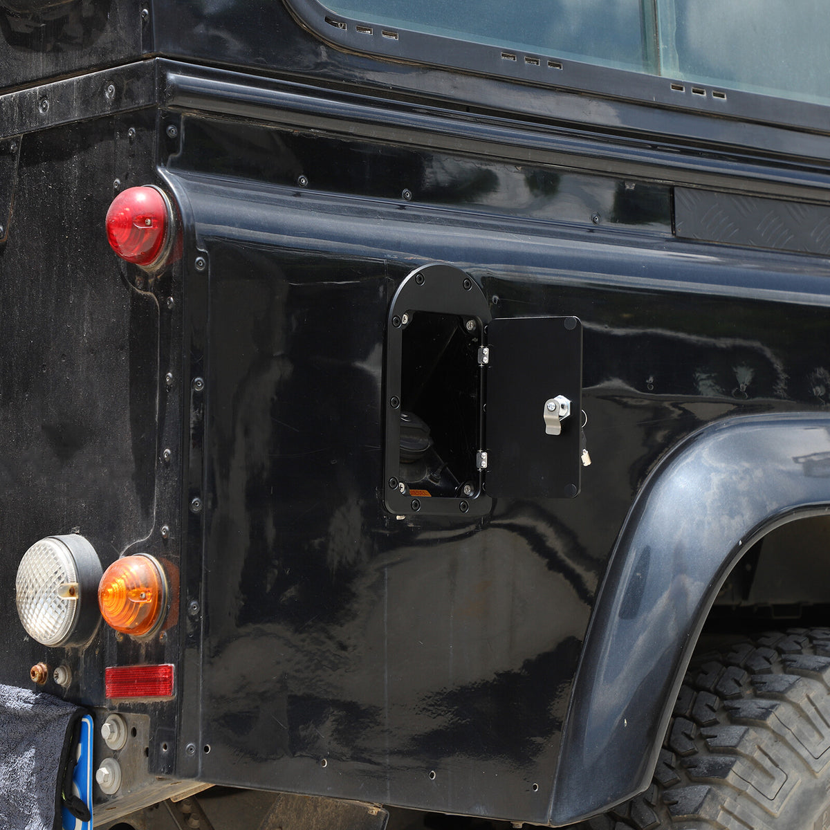 Locking Fuel Door Gas Tank Cap Cover Lock Key For LR Defender 90 110 2004-2019 17