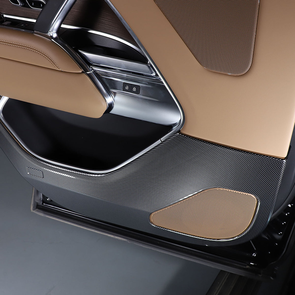 ABS Carbon Fiber Door Anti-kick Panel Trim For LR Range Rover Vogue 2023-2024 11