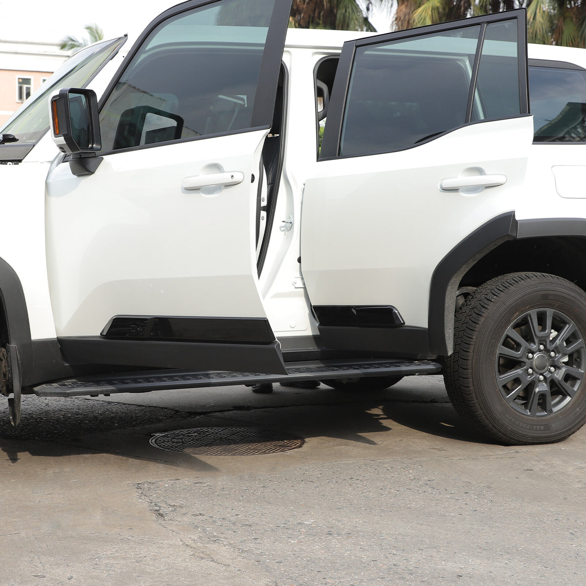 Glossy black Body Side Door Moulding Cover Trim For Toyota Land Cruiser LC250 24 2