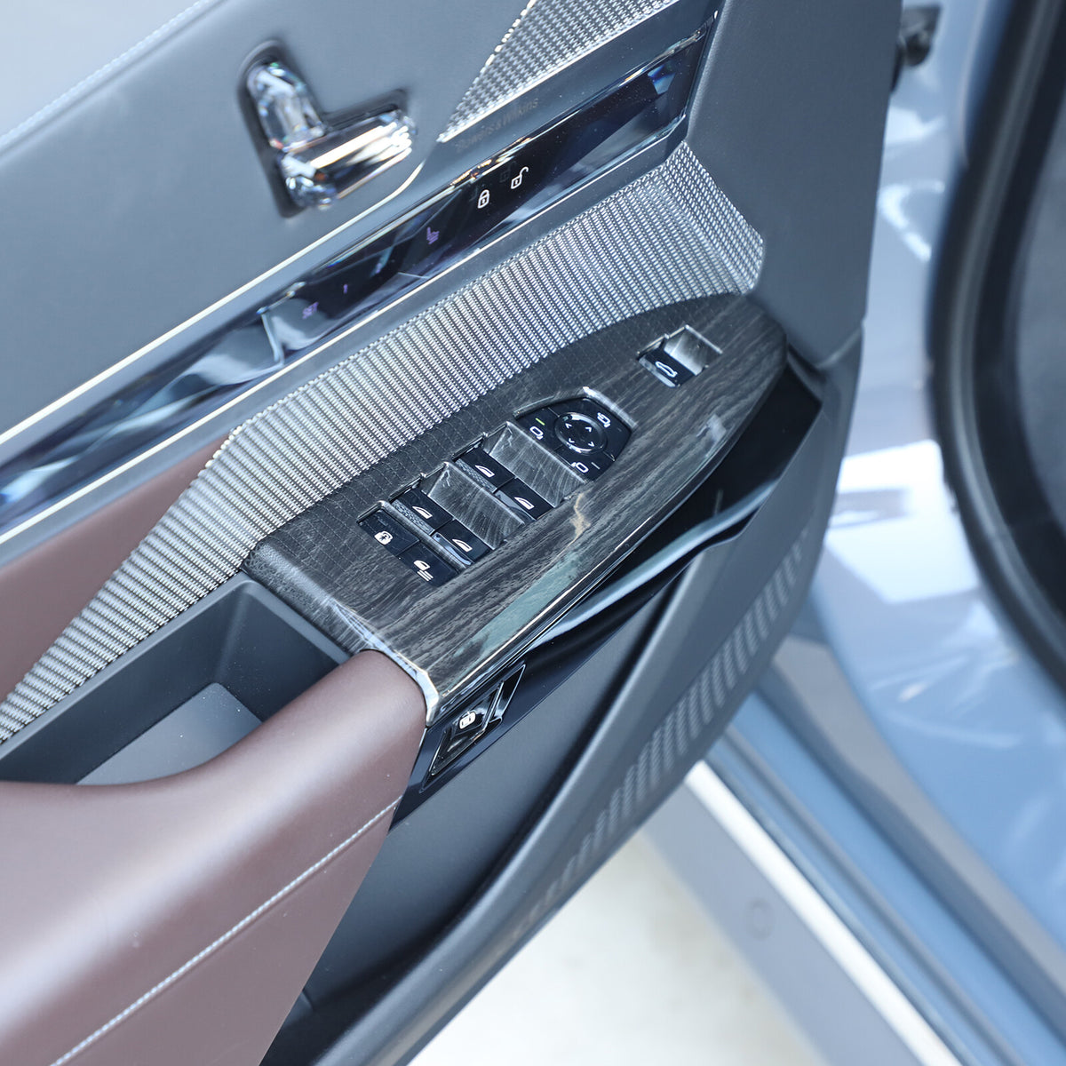 Black Grain Window Lift Switch Button Trim Frame For BMW 7 Series G70 2023-2025 11
