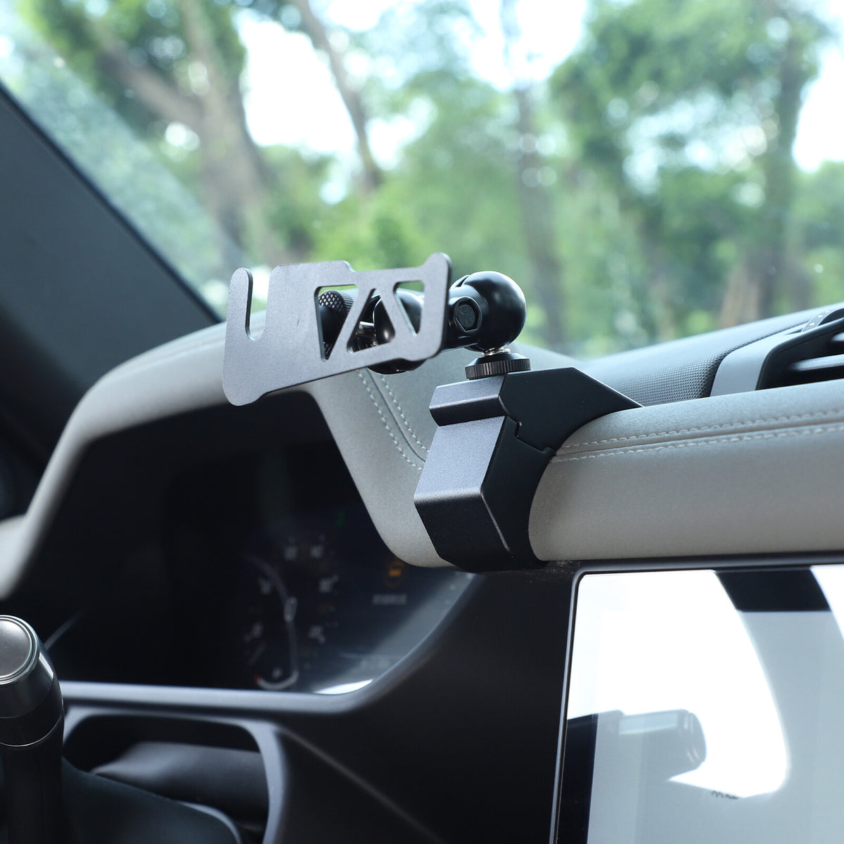Phone Holder Walkie Talkie Mount Clip-on Stand Bracket For LR defender 2020-2023 13