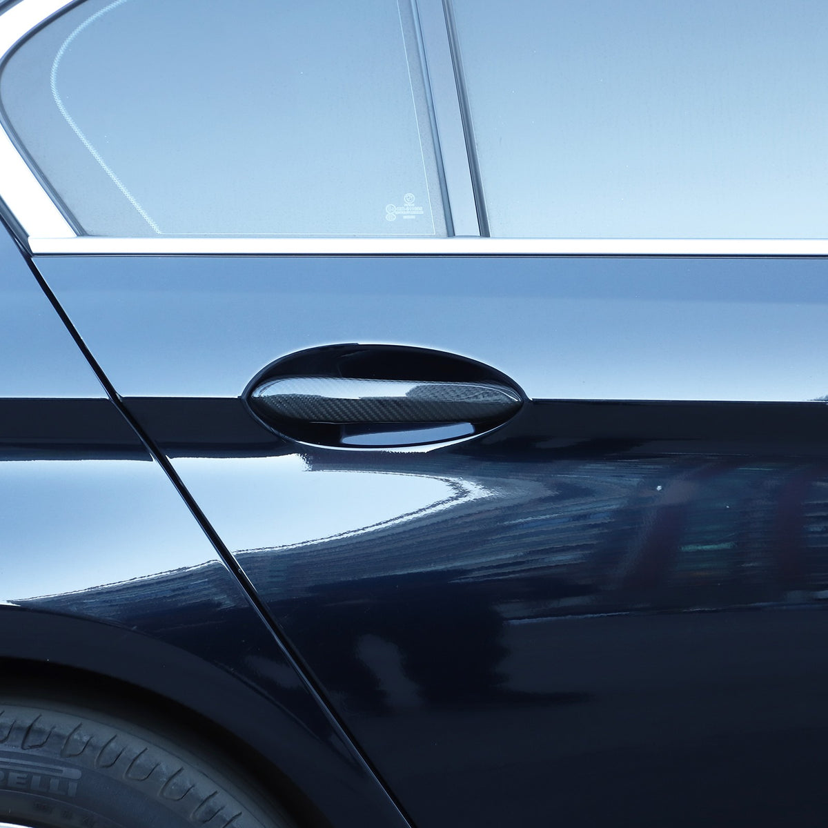 Real Carbon Fiber Outer Door Handle Protector Cover For BMW 5 Series 2022 9