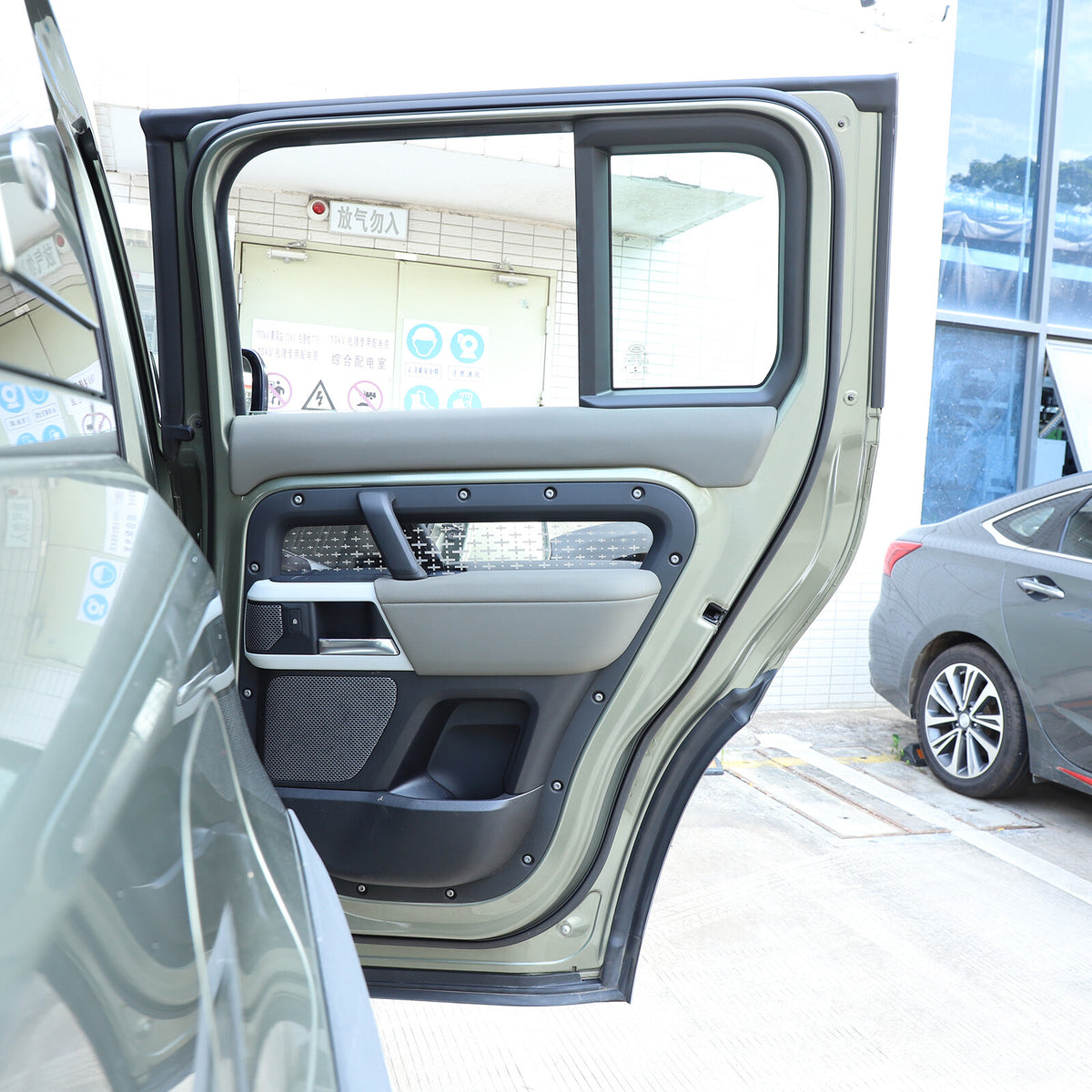Steel Interior door Panel trim Frame For Land Rover Defender L663 110/130 20-24 19