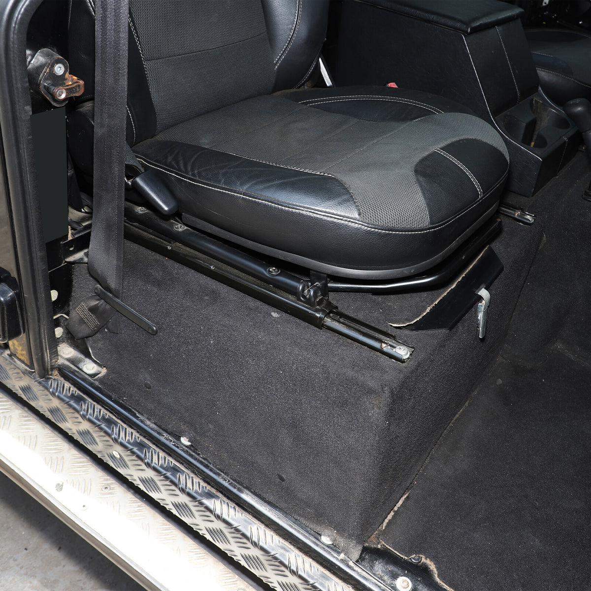 Black Steel Front Seat Adjustment Bracket Trim For LR Defender L316 2004-2018 17