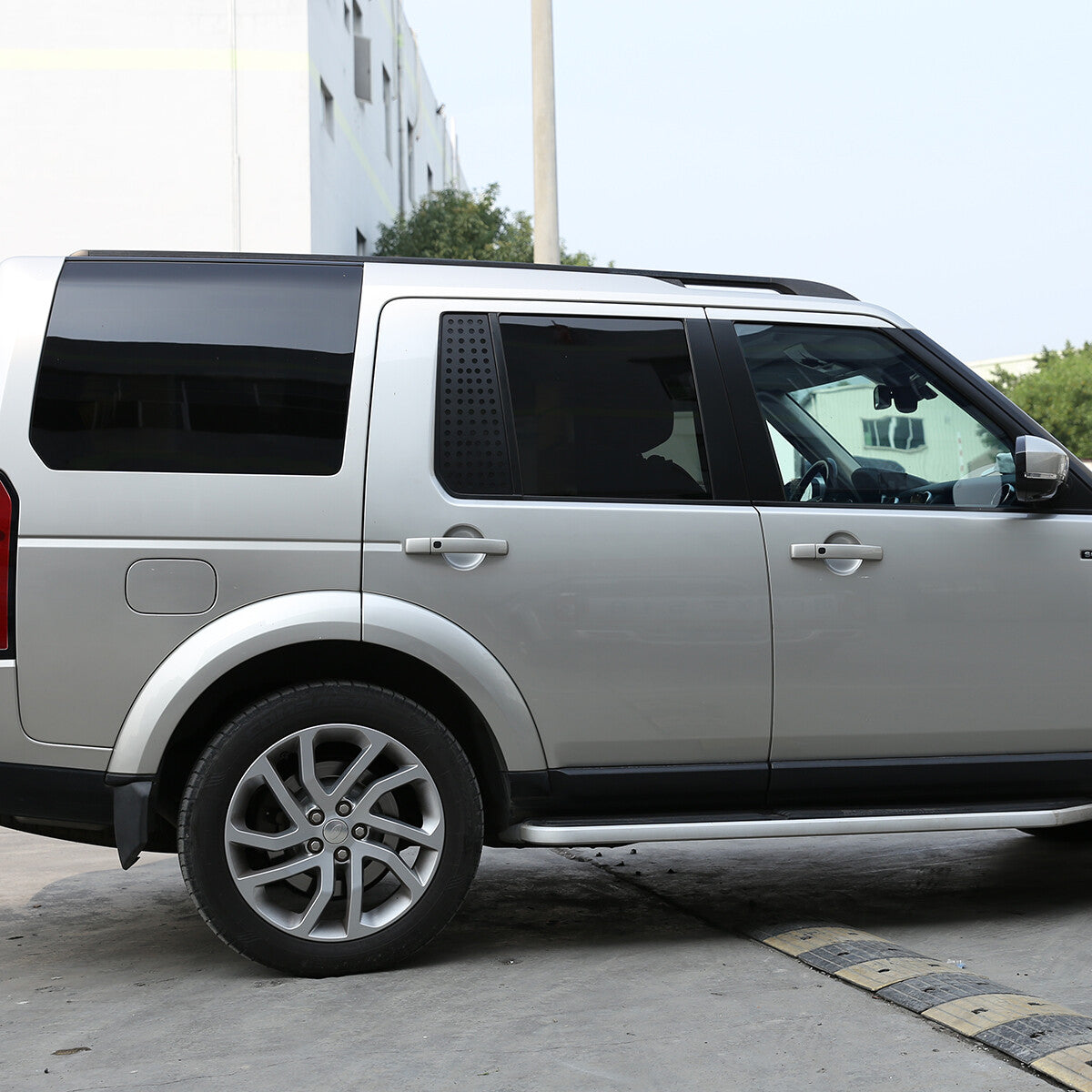 For Land Rover Discovery 4 LR4 L316 10-16 Rear Window Side Window Trim Panel 4