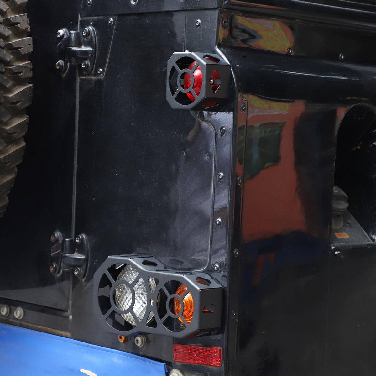 Steel Rear Tail light lamp Cover trim For For Land Rover Defender L316 2004-19 5