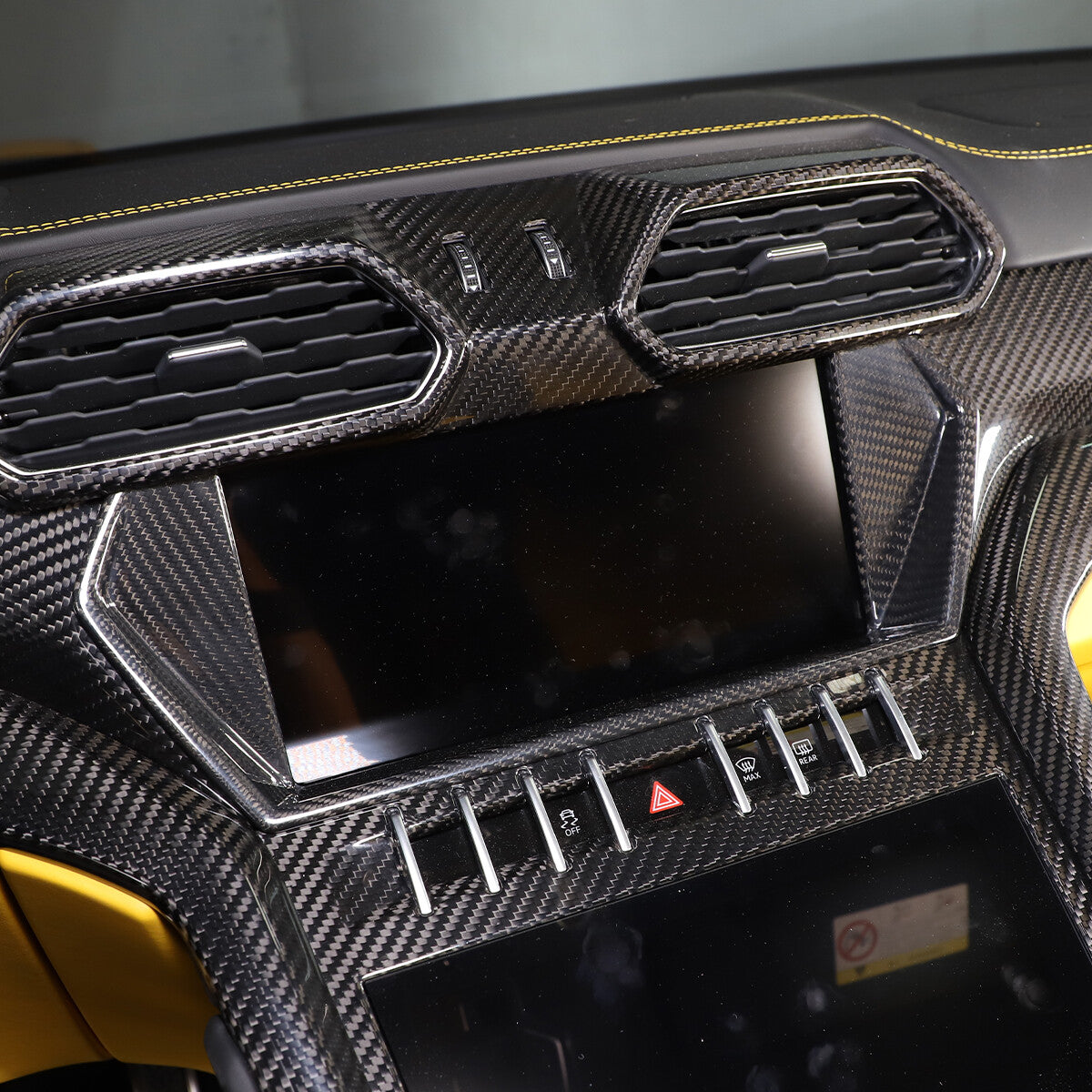 Carbon fiber GPS Navigation Cover Bezel Trim for Lamborghini URUS 2018-2023 12