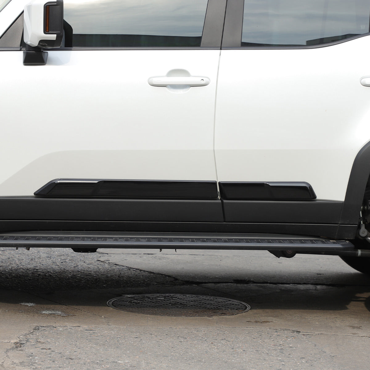Glossy black Body Side Door Moulding Cover Trim For Toyota Land Cruiser LC250 24 23