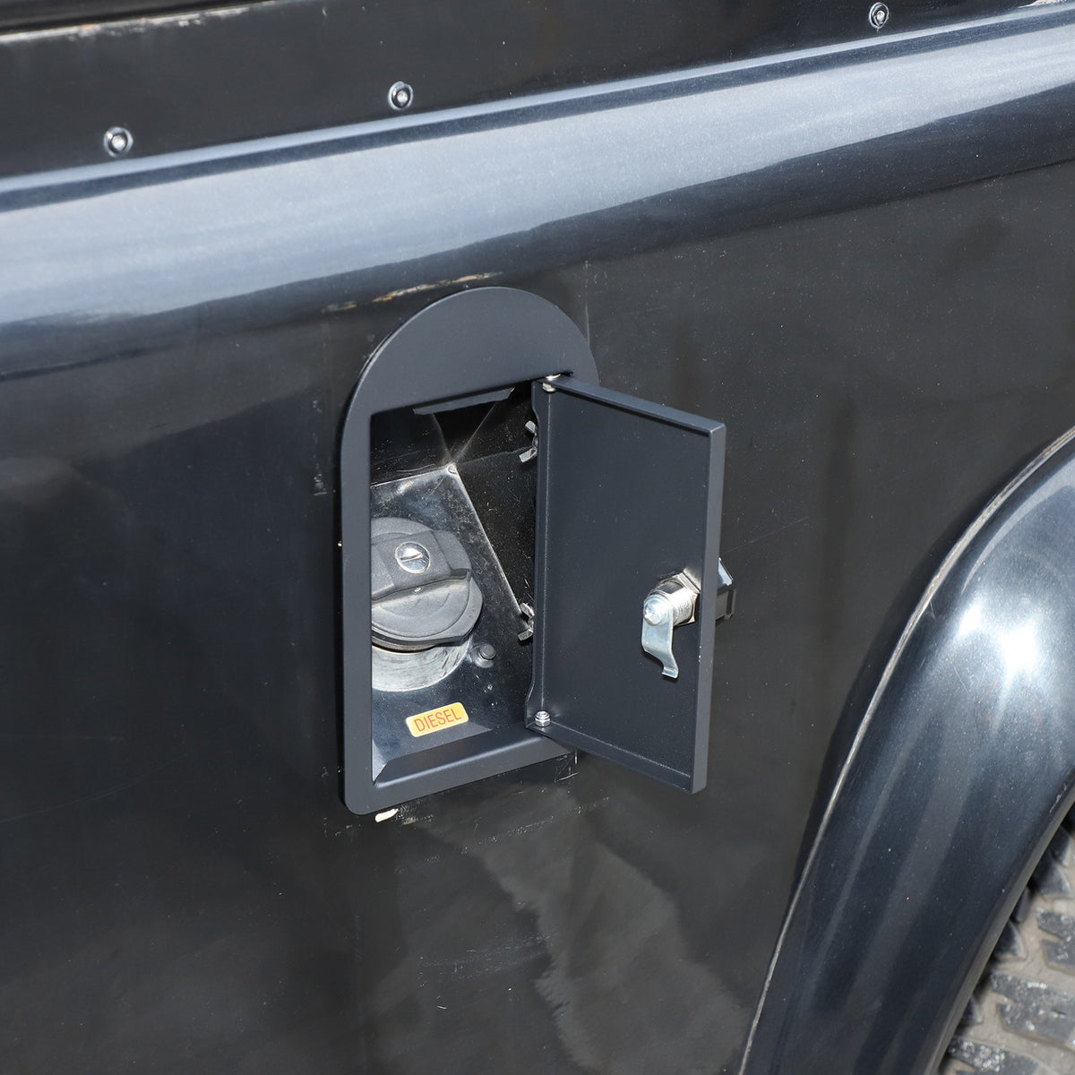 Carbon Steel Fuel Tank Cap Anti-Theft Lock Trim For LR Defender L663 04-18 US 7