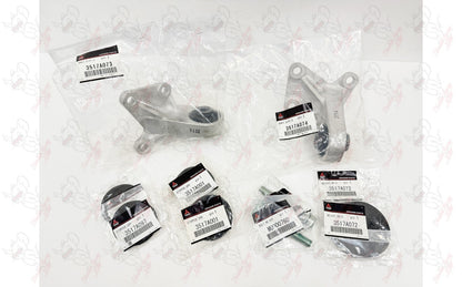 Mitsubishi OEM Rear differential bracket Left & Right Set 3517A073 3517A074 4