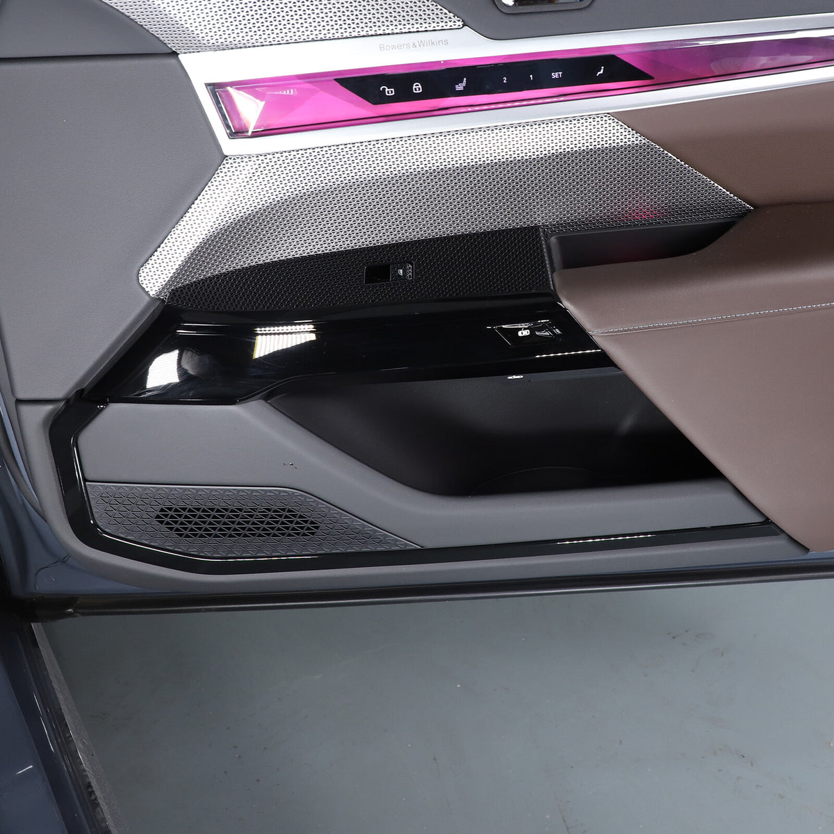 Glossy Black Inner door Armrest panel Trim Cover For BMW 7 Series G70 2023-2025 20