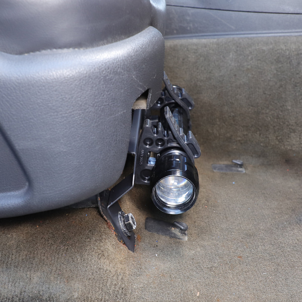 Passanger Side Under Seat Flashlight Holder Bracket Mount For Hummer H3 2005-09 4